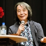 ミステリーの魅力などを語る有栖川有栖さん＝西宮市松原町