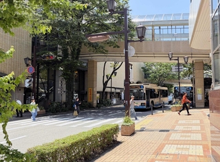路線価の上昇率が県内最高の１３・３％だったＪＲ芦屋駅北側＝芦屋市船戸町