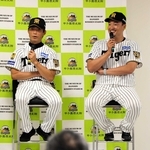 現役時代の思い出などを語る桧山進次郎さん（左）と秋山拓巳さん＝甲子園歴史館