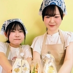 神戸女学院大の学生らが試作を重ね開発したサンドイッチの３商品＝神戸市灘区篠原南町６