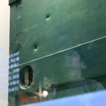 展示されている鉄扉の弾痕。戦時中、甲子園の鉄傘は供出され、グラウンドはイモ畑になった＝西宮市甲子園町（撮影・小林良多）