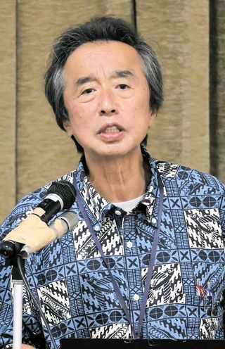内部通報とオンブズマンをテーマに講演した金平茂紀さん＝尼崎市昭和町通２