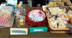 過去に行われた「まんまるケってぃ」で販売された小物や焼き菓子（東灘区役所提供）
