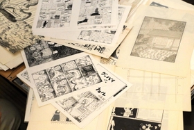 漫画や風景のイラストなど、ウルムが預かっている小島武さんの作品＝神戸市東灘区本山北町３