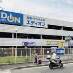 エディオン御影店の立体駐車場。屋上で副店長らが人命救助に当たった＝神戸市東灘区御影本町４