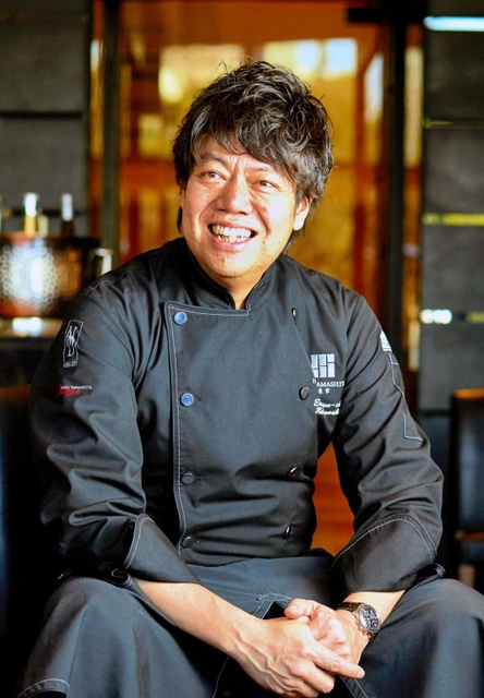阪神御影駅前の居酒屋「なだ番」で料理人の道を歩み始めた山下春幸さん（ウオーターマーク提供）