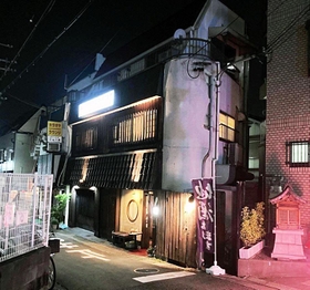 山下春幸さんが料理人の第一歩を踏み出した阪神御影駅前の居酒屋「なだ番」＝神戸市東灘区御影本町４