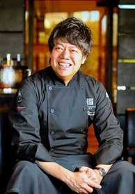阪神御影駅前の居酒屋「なだ番」で料理人の道を歩み始めた山下春幸さん（ウオーターマーク提供）