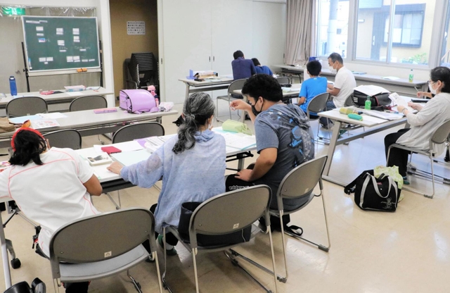 「こうべ子どもにこにこ会」が本庄地域福祉センター１階で週２回開いている学習支援教室＝神戸市東灘区本庄町２（画像の一部を加工しています）