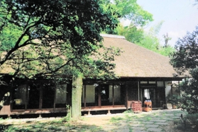 記念館として、白洲次郎と正子夫妻が暮らした邸宅とゆかりの品々が公開されている「武相荘」（武相荘提供）