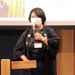 「銘木師」の仕事や木造建築の魅力について語る中川典子さん＝神戸市東灘区御影塚町１