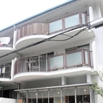 マンションの１階にあるハニーマザー神戸店舗。２０２０年にリニューアルした＝神戸市東灘区御影中町４
