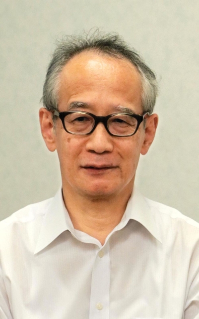 インタビューに答える東灘区医師会の是則清一会長＝神戸市東灘区御影中町４の東灘区医師会事務局