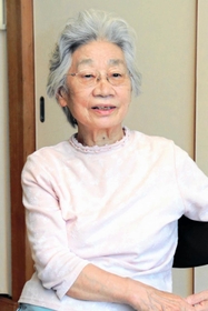 戦時中の経験を語る藤本吉江さん＝神戸市東灘区深江南町３（２０２１年６月１日）