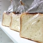 モチモチとした食感が特徴の「食ぱんの店　春夏＋秋冬」の食パン＝神戸市東灘区住吉宮町４