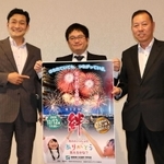 １２日の花火イベントをＰＲする姫路商議所青年部の釜江宏和会長（中央）ら＝姫路商工会議所