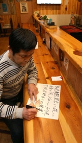 １４日から時短営業する飲食店。店主の中柴明さんは「昼のお客さんもますます減るかもしれない」と不安を口にした＝姫路市亀井町（撮影・小林良多）