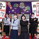 希望への思いを込めた作品が並ぶ会場＝姫路市北条１