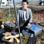 「たき火」周りの商品群の品ぞろえを強化する名城嗣明社長＝姫路市船津町