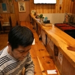 １４日から時短営業する飲食店。店主の中柴明さんは「昼のお客さんもますます減るかもしれない」と不安を口にした＝姫路市亀井町（撮影・小林良多）