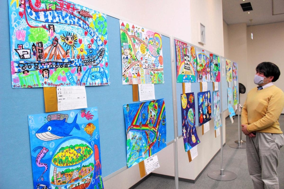 姫路 姫路城ロボット コロナ退治マシン 小中生が描いた未来２３２点展示 神戸新聞next