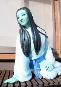 「雪女」の人形＝福崎町西田原