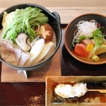 家島諸島近海で取れたカキや姫路産の野菜を生かした鍋料理＝天ぷら海鮮　神福