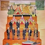 明治の偉人たちが並ぶ掛け軸雛「明治節お飾掛図」（部分）＝日本玩具博物館