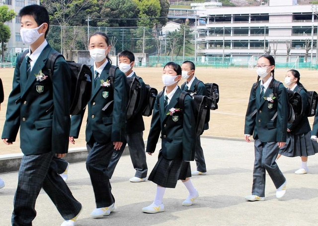 自分らしい制服で 山陽中「男女共通」に変更 | 姫路 | 神戸新聞NEXT