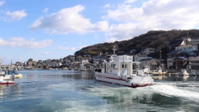 家島の湾内を出る救急艇「いえしま」。姫路港へ向けて急病人を運んだ＝姫路市家島町