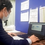 感染拡大が続く中、各市町ではワクチン接種が本格化。姫路市は予約を受け付けるコールセンターも設置した＝姫路市内（提供）