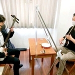 中村卓也さん（左）を指導する小田島徳旺さん（中村さん提供）