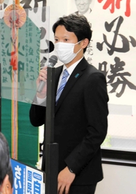 論戦に向け決意を述べる斎藤元彦氏＝姫路市南町