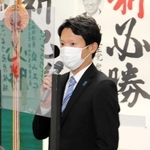 論戦に向け決意を述べる斎藤元彦氏＝姫路市南町