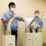 フェニックス電機が開発した空気清浄機「アルカディエアー」。紫外線でウイルスを除菌する＝姫路市豊富町御蔭