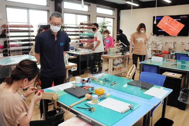 皮革産業の発信拠点となるペレテリア。体験工房などを備える＝姫路市花田町高木