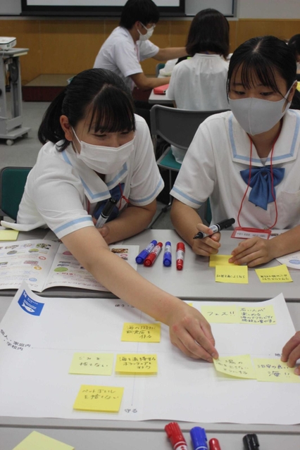 意見を出し合う参加者ら＝イーグレひめじ