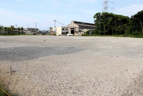 ルート上にある企業の移転先として姫路市が整備した土地。事業中止で用途は不明となっている＝姫路市白浜町甲
