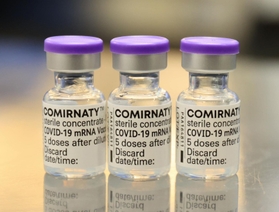 新型コロナウイルスのワクチン＝神戸市中央区港島南町２、市立医療センター中央市民病院（資料写真）