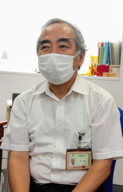 感染第５波の特徴や市の対応を説明する姫路市保健所長の毛利好孝さん＝姫路市坂田町