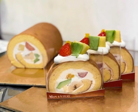 偃路のロールケーキ＝姫路市南町