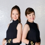 井上朋美さん（右）、真澄さん姉妹（姫路労音提供）