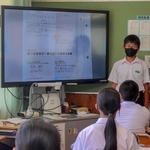 課題解決に向けた意見を発表する生徒＝菅野中