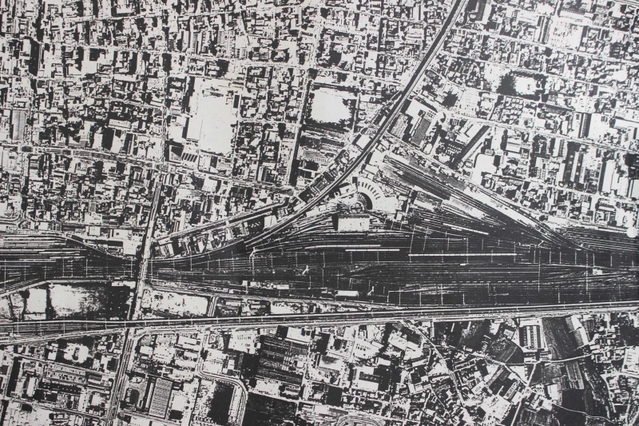 在来線高架化前の姫路駅。駅の東側、播但線との分岐付近に現在のアクリエひめじが完成した