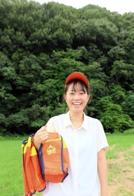 書写山の麓に立つ林双葉さん。シカと出会った場所であり、狩猟の拠点でもある＝姫路市書写（撮影・大山伸一郎）