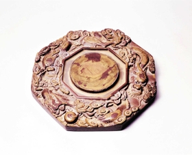 千姫ゆかりのすずり（弘経寺提供）