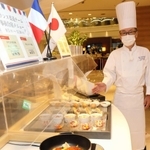 フランスの柔道代表チームが太鼓判を押したメニューが並ぶビュッフェフェア＝ホテル日航姫路