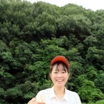 書写山の麓に立つ林双葉さん。シカと出会った場所であり、狩猟の拠点でもある＝姫路市書写（撮影・大山伸一郎）