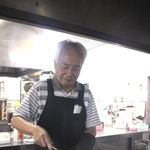 調理場で腕をふるう多田忠紀さん＝姫路市飾西