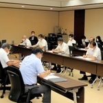 議員定数を２削減する条例改正案の提出を決めた姫路市議会議会運営委員会＝姫路市安田４